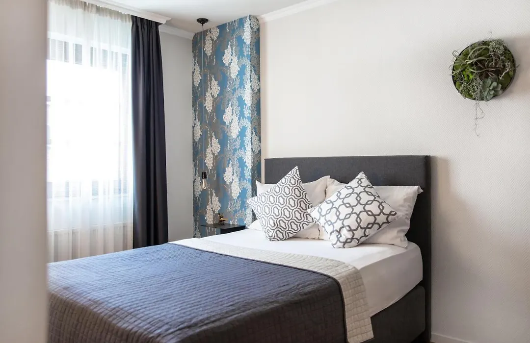 B-Hotel-1